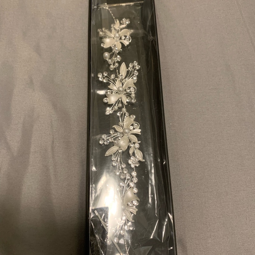 Wedding Hair piece with rhinestones and pearls